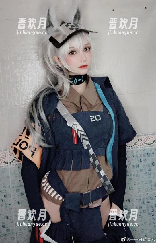 超级小禾儿 武器万岁!超级小禾儿结合了女仆与生活日常,打造另类写真套图