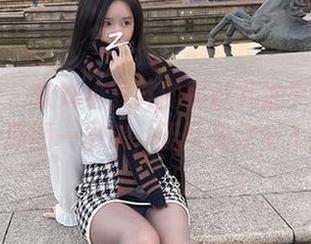 微密圈 – 软妹小九九的黑丝儿油亮得有点晃眼，原图一出来，无圣光完全不打折。