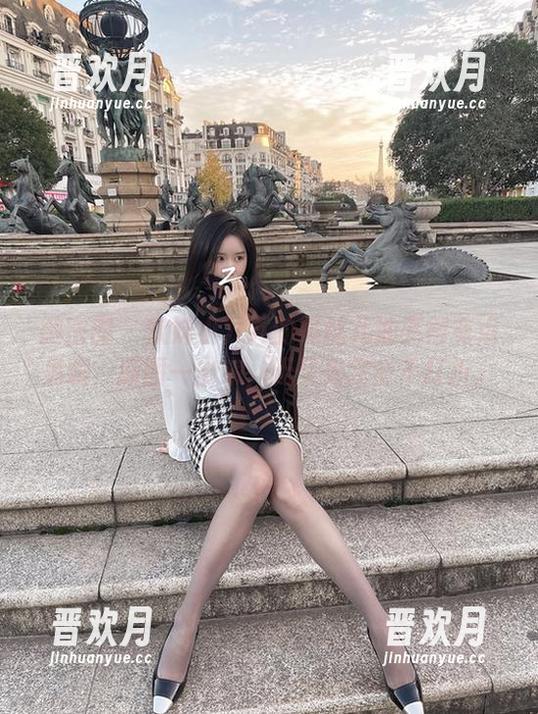 软妹小九九 微密圈 - 软妹小九九的黑丝儿油亮得有点晃眼,原图一出来,无圣光完全不打折。