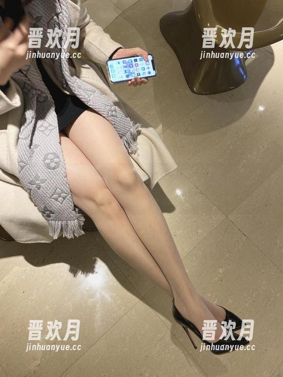 微密圈 - 雅雅的气质呀的私拍短裤小秀：原图不怕真相！
