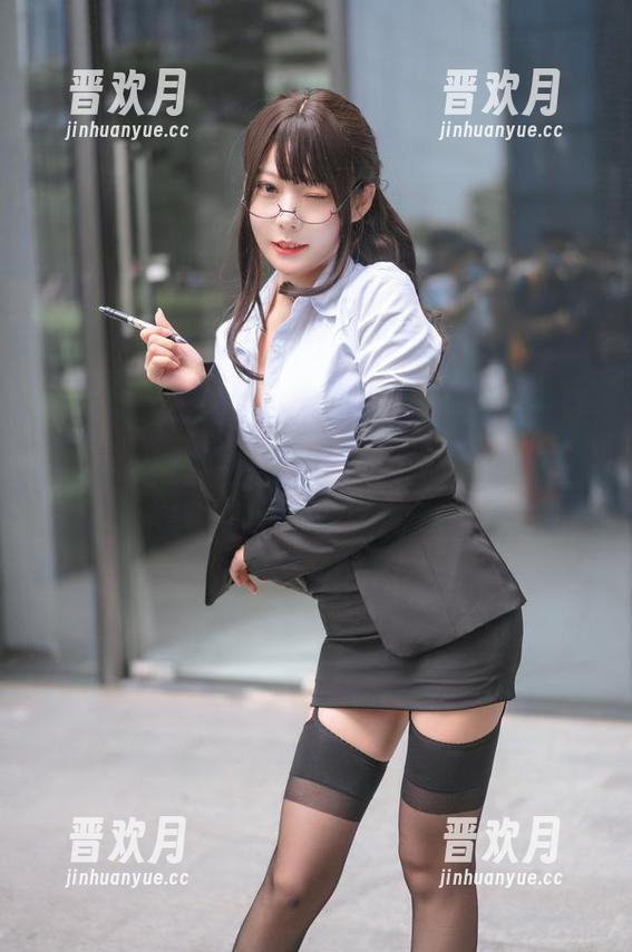 课室制服图集大分享：香草喵露露不只会读书，还会摆pose！