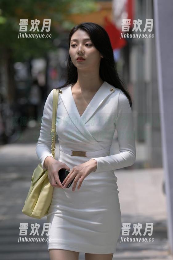 魔镜街拍-婷婷 魔镜街拍 - 婷婷的粉裙工作日常,原图下载,让我们一起为她的带货力欢呼吧!