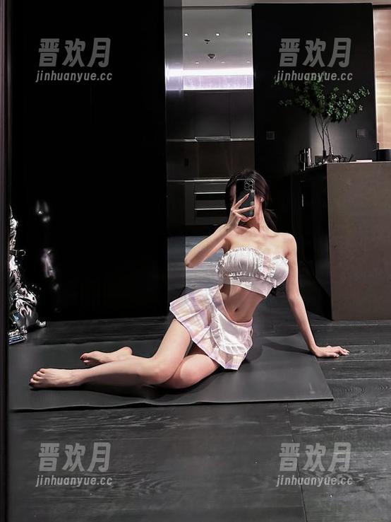 微密圈 - 被黎允熙的红色照片迷得不要不要的，真想大喊：“我心中的红色风暴来临了！”