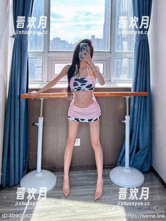 黎允熙baby 微密圈 - 图包专属:黎允熙baby的jk红裙——小裙子,大不同!